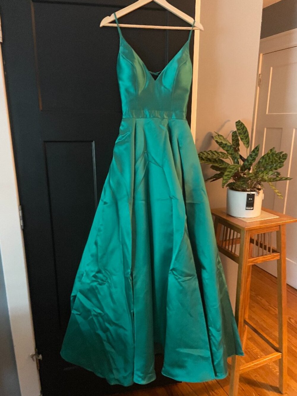Emerald Green V-neck, A-line Prom/Formal Dress